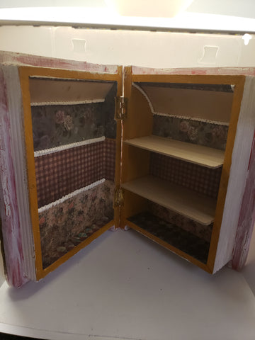 Shabby Pink Book Display 1:48